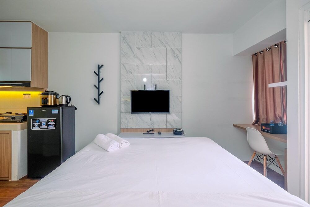 Караванг: Comfy and Homey Studio at Grand Sentraland Karawang Apartment
