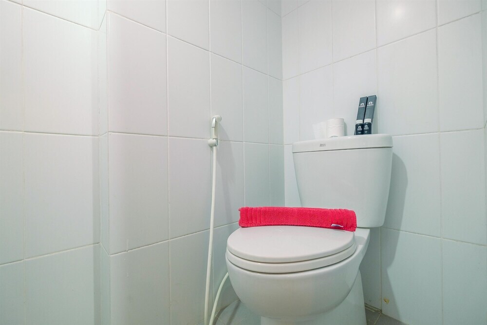 Караванг: Comfy and Homey Studio at Grand Sentraland Karawang Apartment