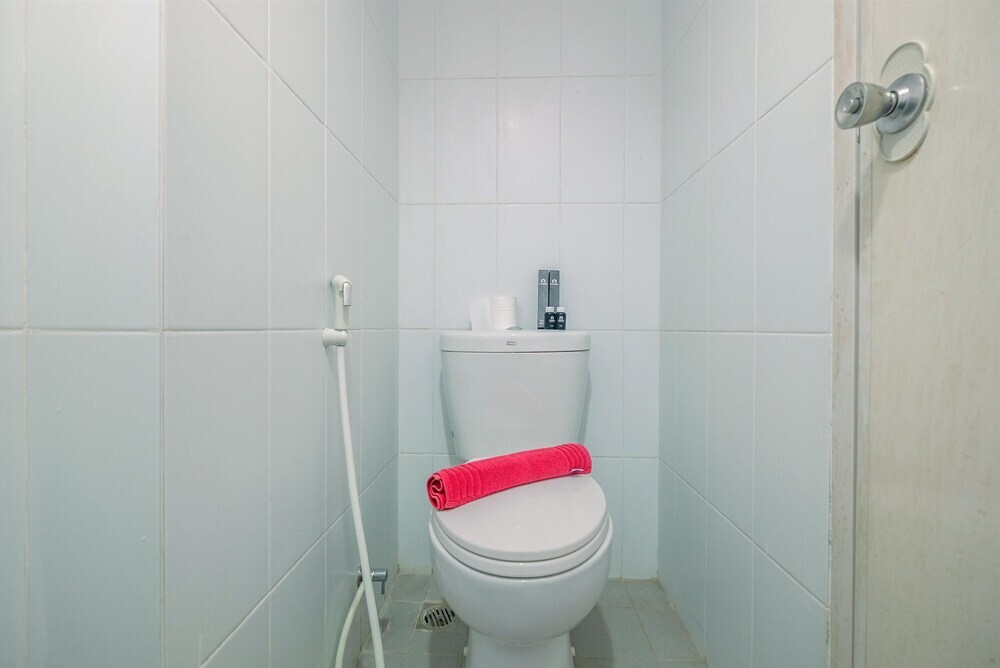 Караванг: Comfy and Homey Studio at Grand Sentraland Karawang Apartment