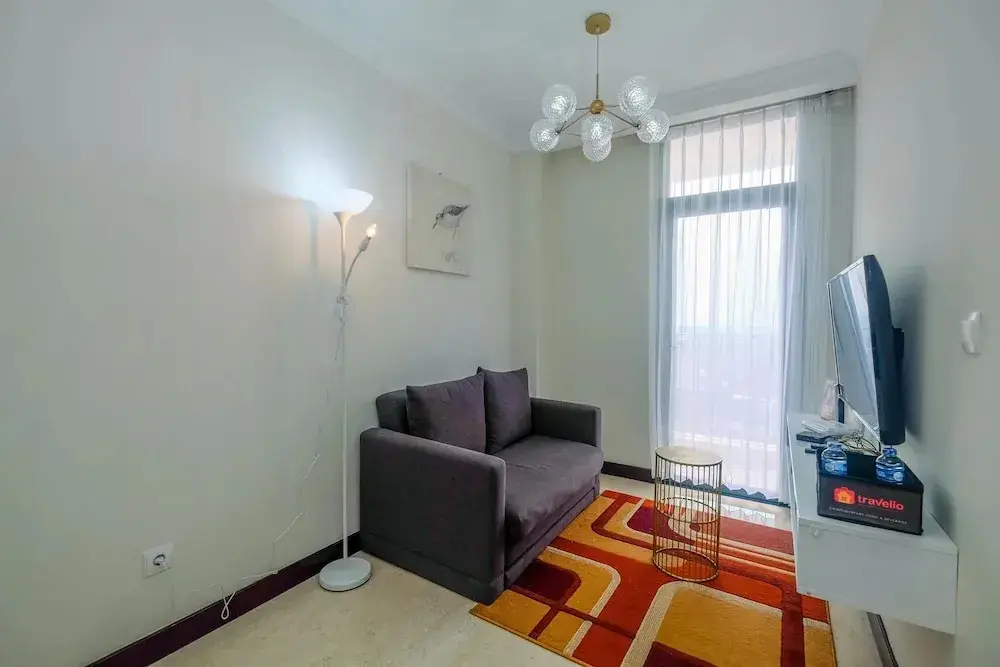 Джакарта: Comfy 1BR with City View at Permata Hijau Suites Apartment