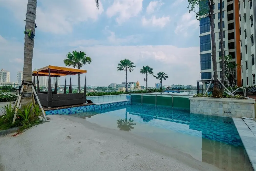 Джакарта: Comfy 1BR with City View at Permata Hijau Suites Apartment