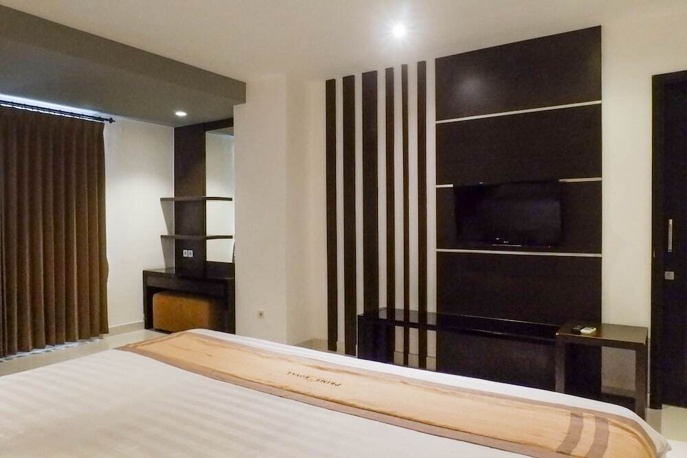 Сурабая: Luxurious and Relaxing 1BR Apartment at Prime Royal Residence