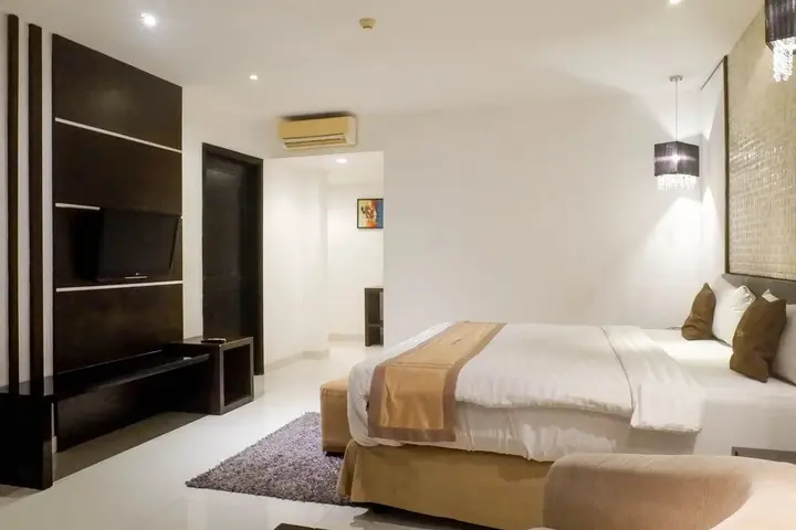 Сурабая: Luxurious and Relaxing 1BR Apartment at Prime Royal Residence