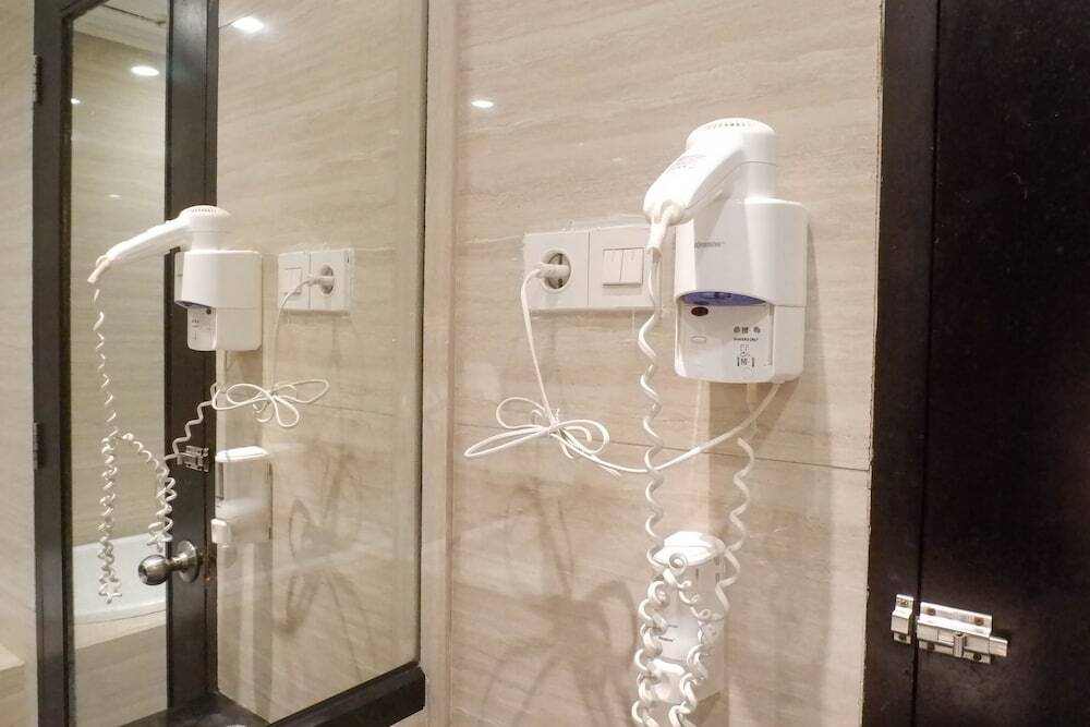 Сурабая: Luxurious and Relaxing 1BR Apartment at Prime Royal Residence