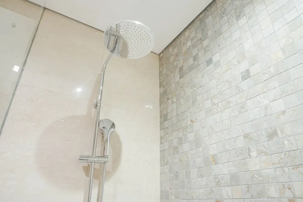Джакарта: Lavish 2BR Apartment at Veranda Residence Puri