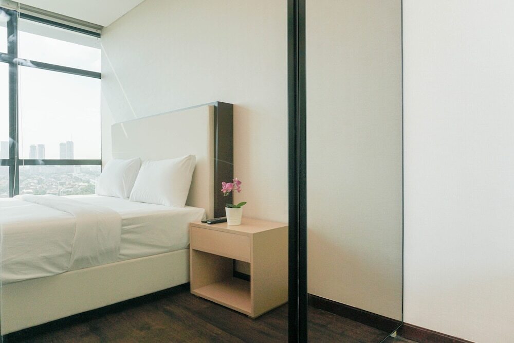 Джакарта: Lavish 2BR Apartment at Veranda Residence Puri