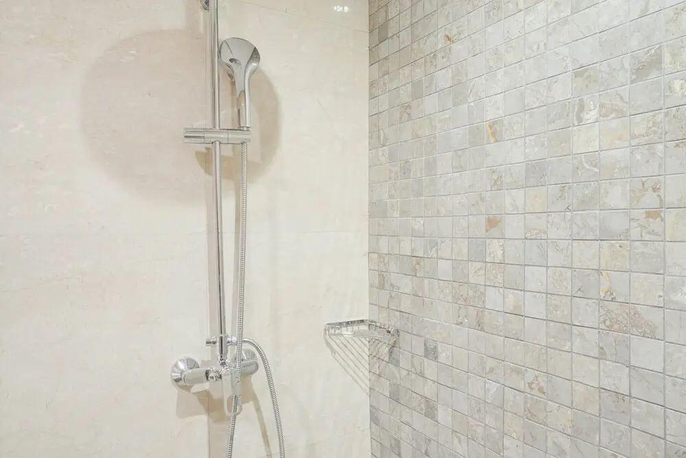 Джакарта: Lavish 2BR Apartment at Veranda Residence Puri
