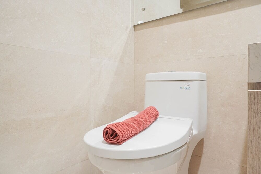 Джакарта: Lavish 2BR Apartment at Veranda Residence Puri