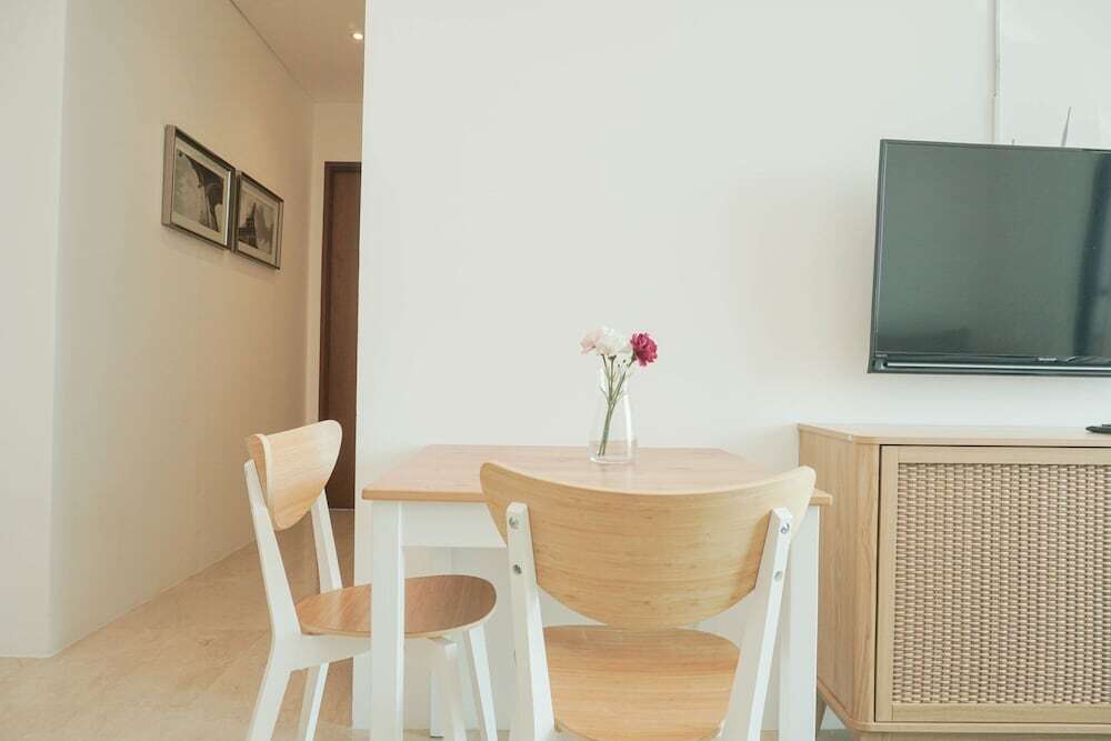 Джакарта: Lavish 2BR Apartment at Veranda Residence Puri