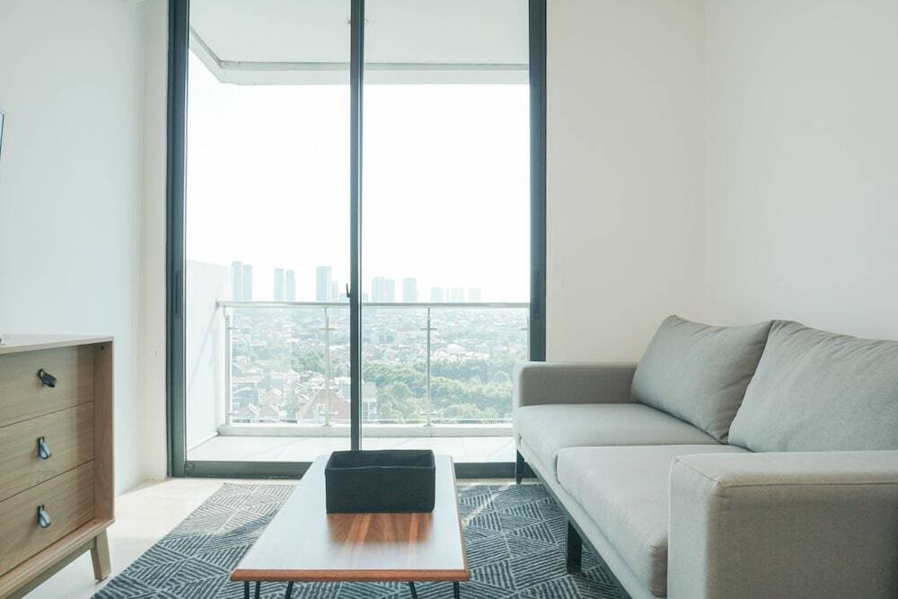 Джакарта: Lavish 2BR Apartment at Veranda Residence Puri