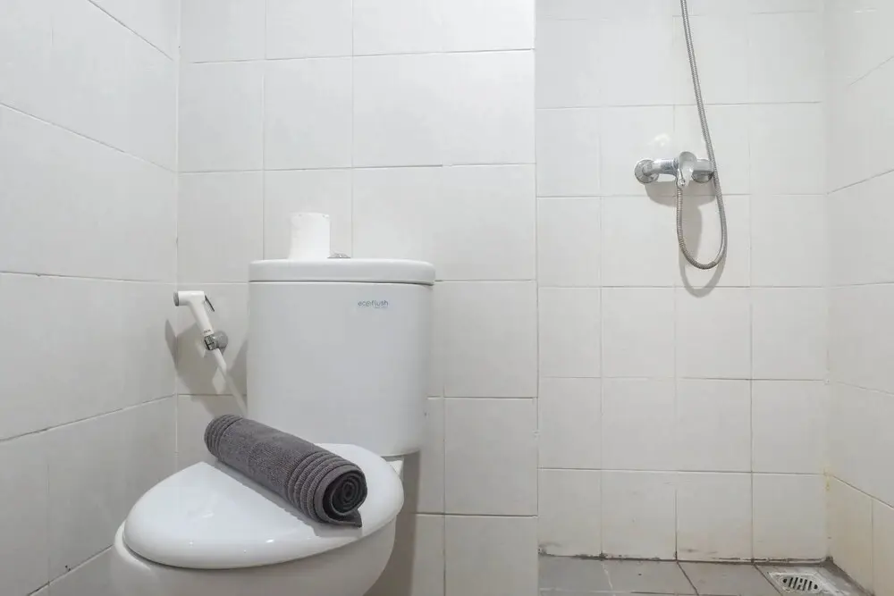 Сурабая: Classic Modern Studio Room (No Kitchen) at My Tower Apartment