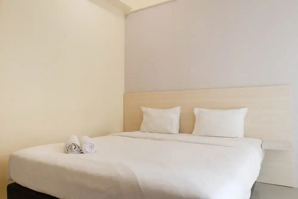 Сурабая: Classic Modern Studio Room (No Kitchen) at My Tower Apartment