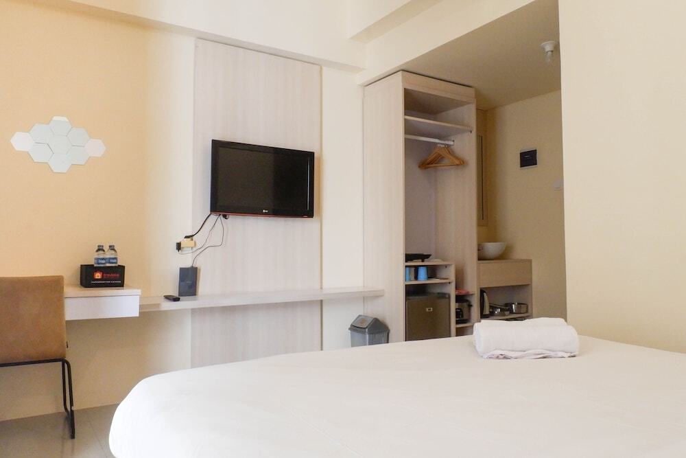 Сурабая: Classic Modern Studio Room (No Kitchen) at My Tower Apartment