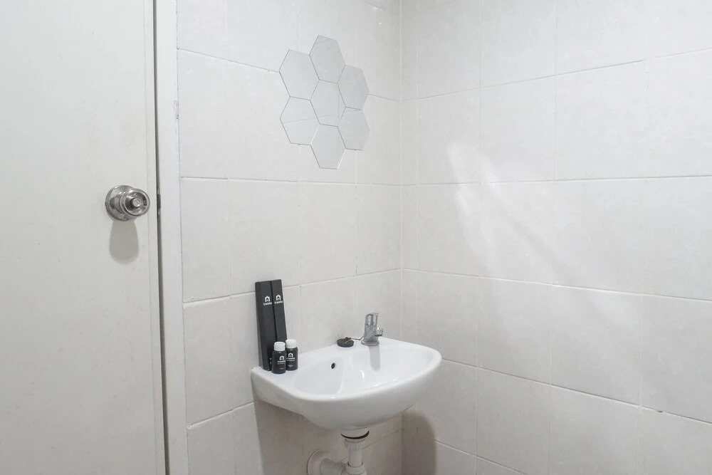 Сурабая: Classic Modern Studio Room (No Kitchen) at My Tower Apartment