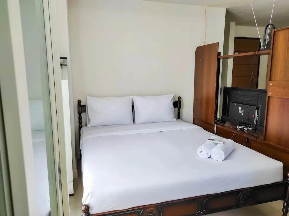 Макассар: Elegant 1BR Bunk Bed with Extra Queen Bed Vida View Apartment