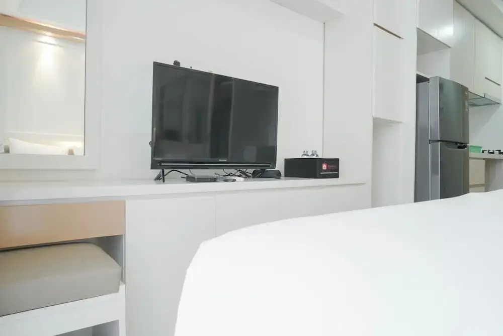 Джакарта: Cozy Stay Studio at Sedayu City Suites Apartment