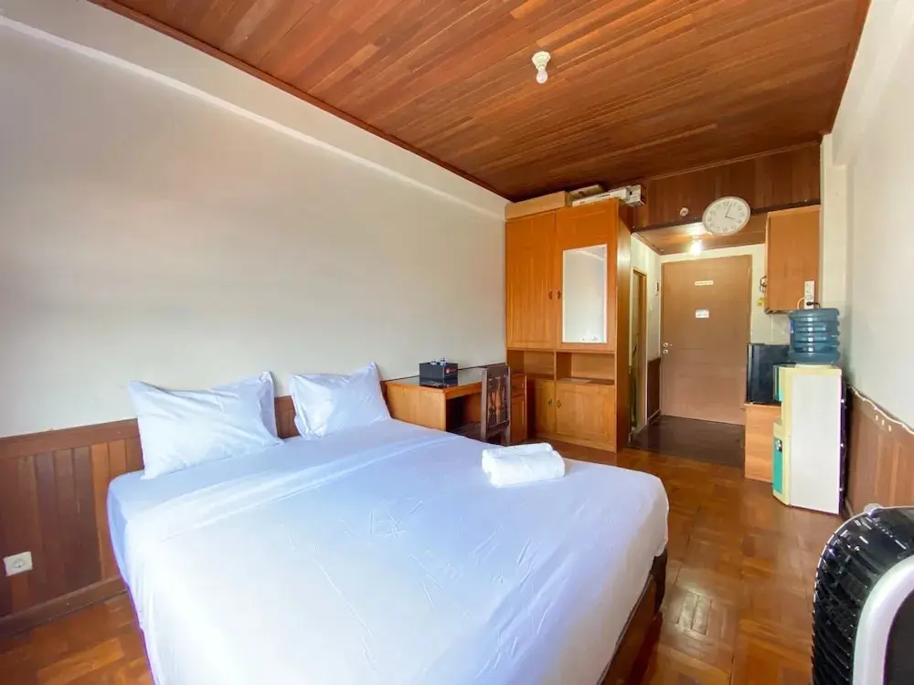 Сумеданг: Cozy & Artistic Studio at Pinewood Jatinangor Apartment