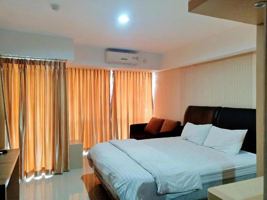 Джакарта: Cozy The H Residence by Bonzela Property