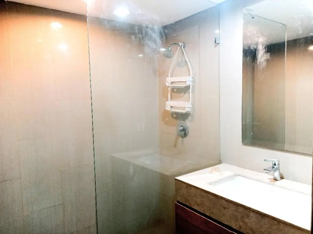 Джакарта: Cozy The H Residence by Bonzela Property