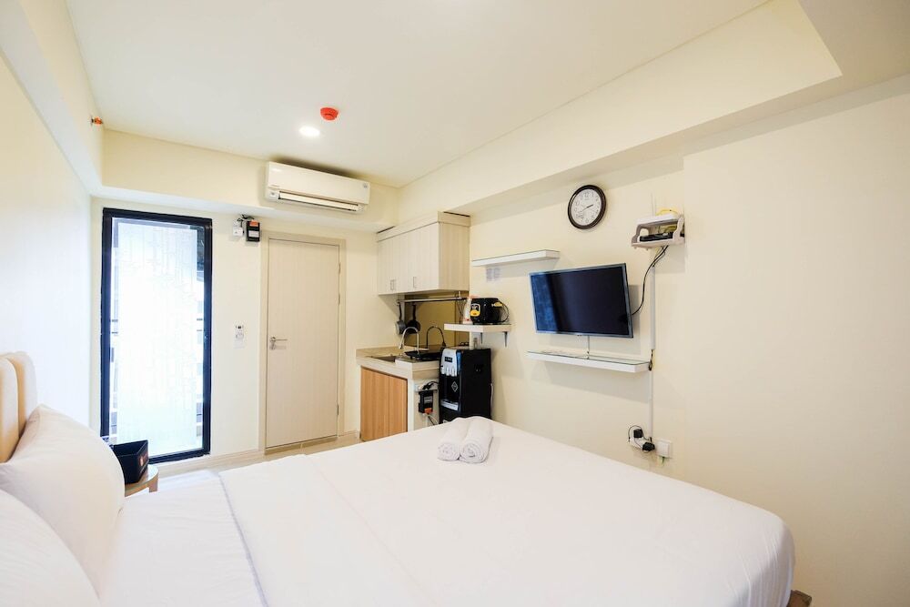 Сибату: Cozy Living And Comfortable Studio Room At Meikarta Apartment
