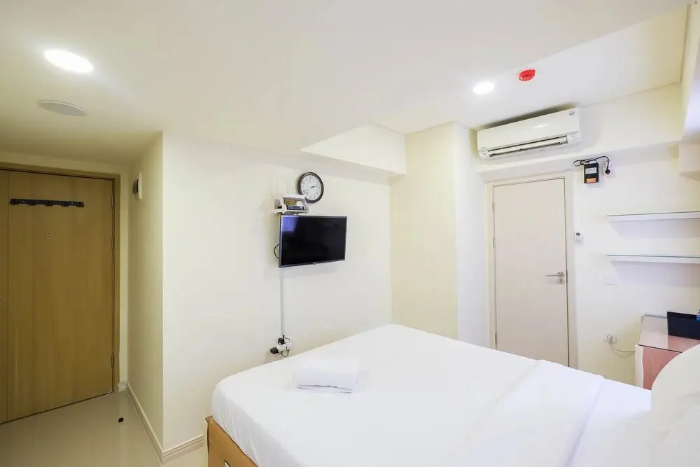 Сибату: Comfy And Homey Studio Room At Meikarta Apartment