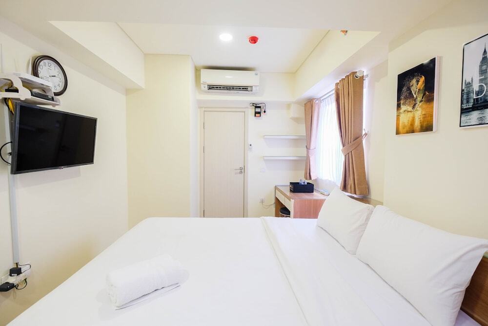 Сибату: Comfy And Homey Studio Room At Meikarta Apartment