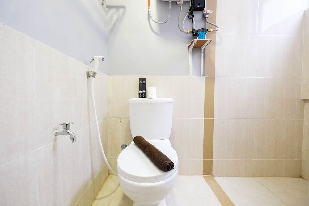 Сибату: Comfy And Homey Studio Room At Meikarta Apartment