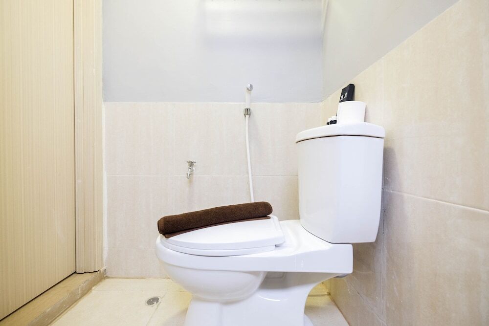Сибату: Comfy And Homey Studio Room At Meikarta Apartment