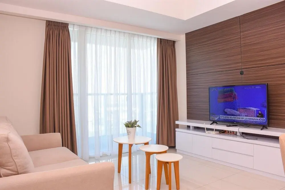 Джакарта: Modern And Comfortable 2Br At The Kensington Royal Suites Apartment