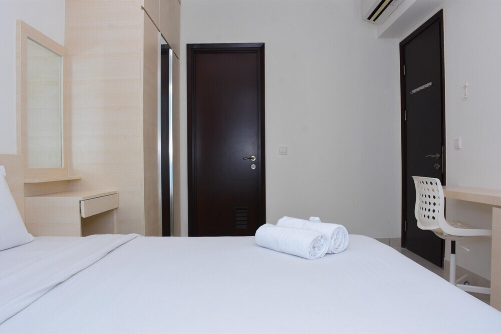 Джакарта: Modern And Comfortable 2Br At The Kensington Royal Suites Apartment