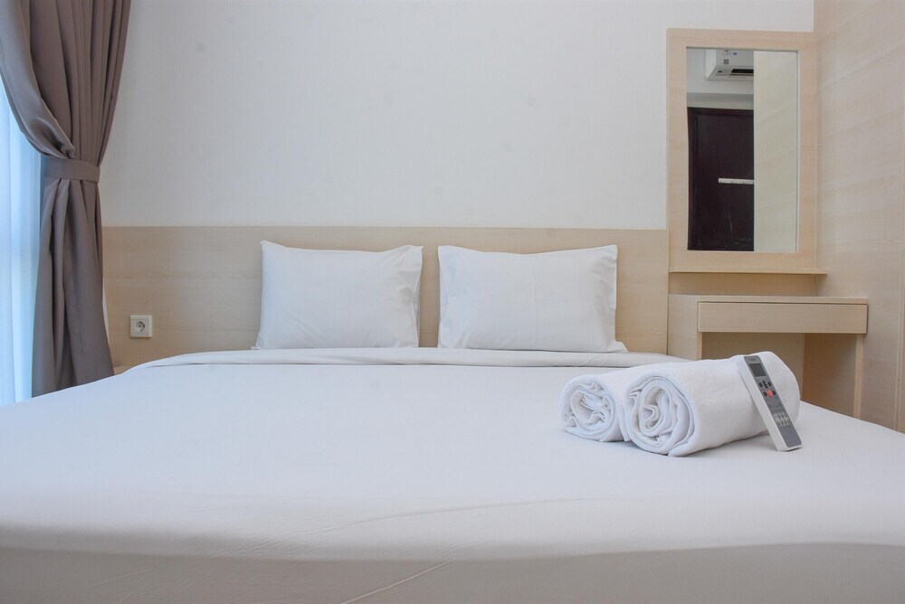 Джакарта: Modern And Comfortable 2Br At The Kensington Royal Suites Apartment