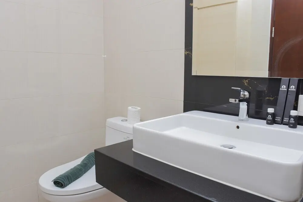 Джакарта: Modern And Comfortable 2Br At The Kensington Royal Suites Apartment
