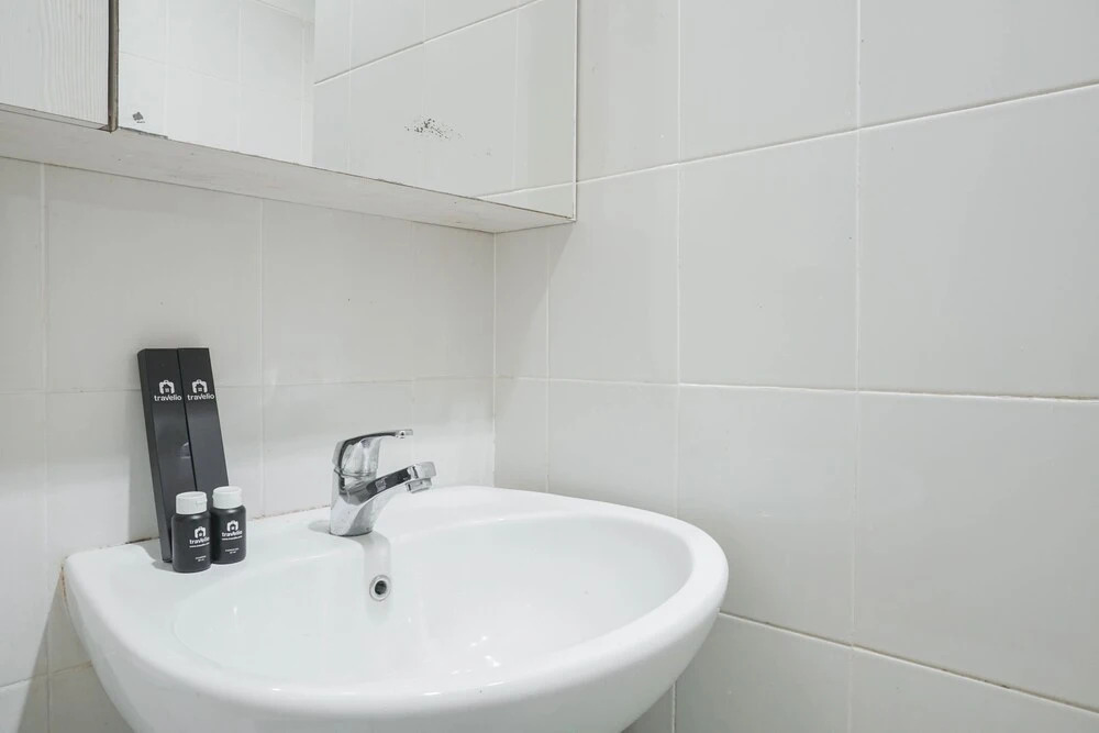 Джакарта: Homey And Relax Studio Apartment At Cervino Village Residence