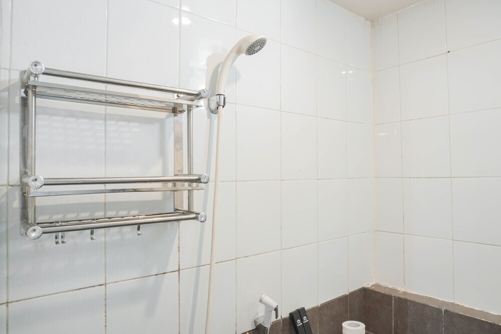 Джакарта: Simple And Cozy Living 2Br At Green Pramuka City Apartment
