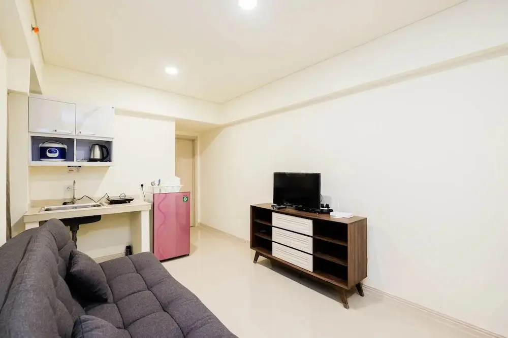 Сибату: Homey And Cozy Living 1Br + Working Room At Meikarta Apartment