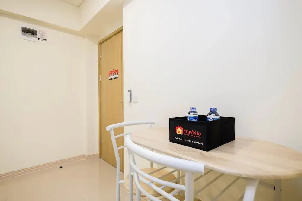 Сибату: Homey And Cozy Living 1Br + Working Room At Meikarta Apartment