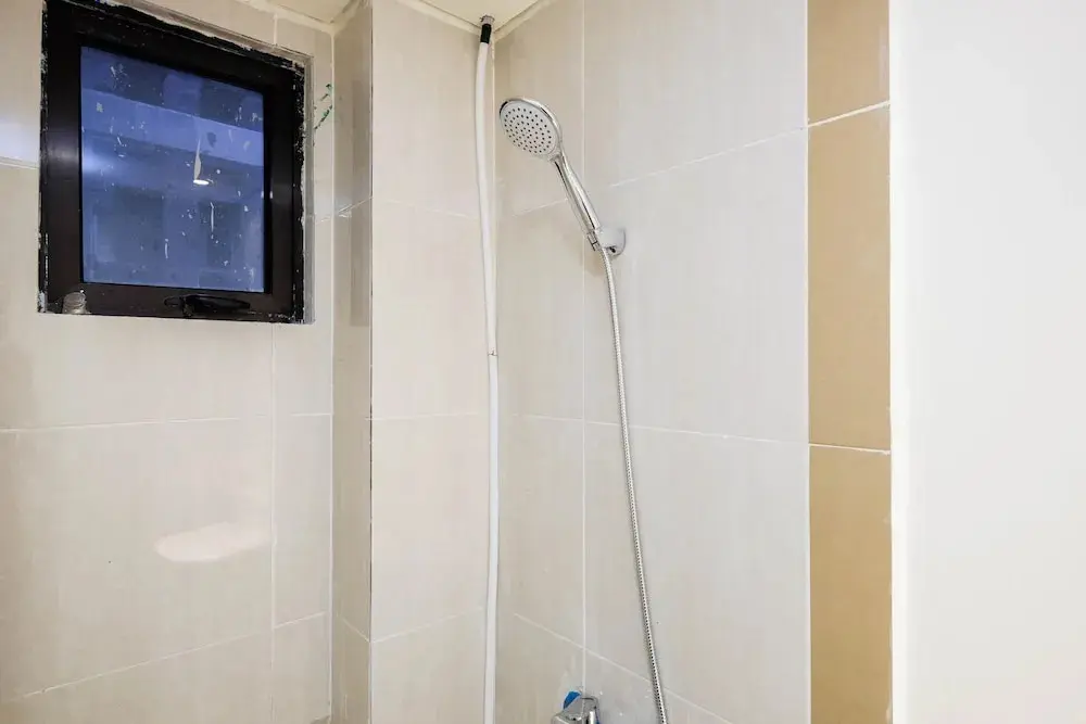 Сибату: Homey And Cozy Living 1Br + Working Room At Meikarta Apartment