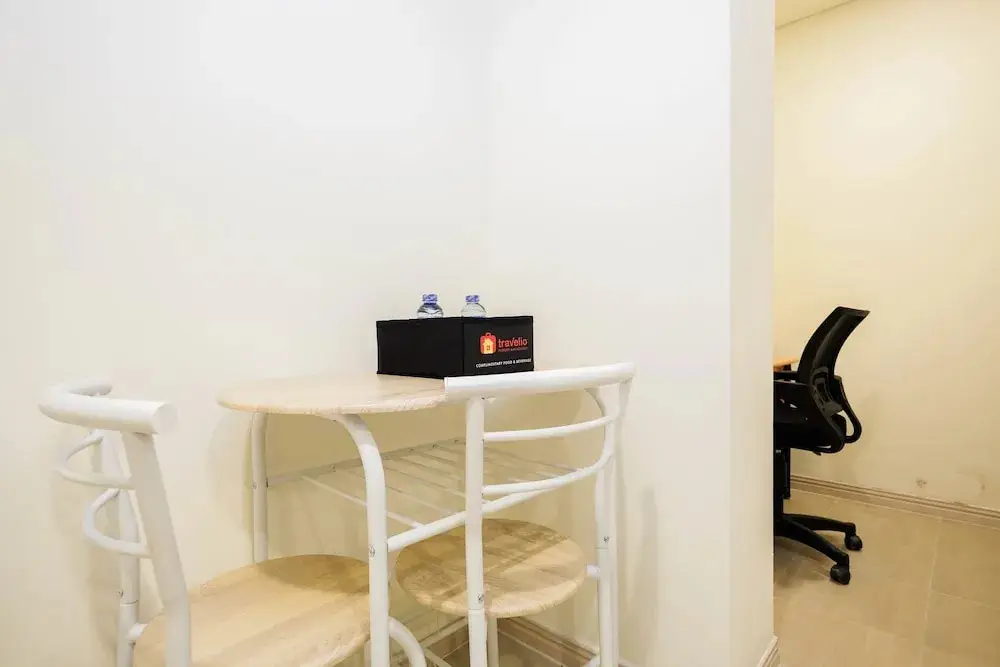 Сибату: Homey And Cozy Living 1Br + Working Room At Meikarta Apartment