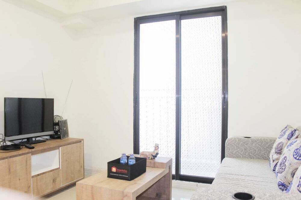 Сибату: Homey And Enjoy 2Br Apartment At Meikarta