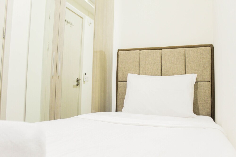 Сибату: Best And Homey 2Br With Sofa Bed At Meikarta Apartment