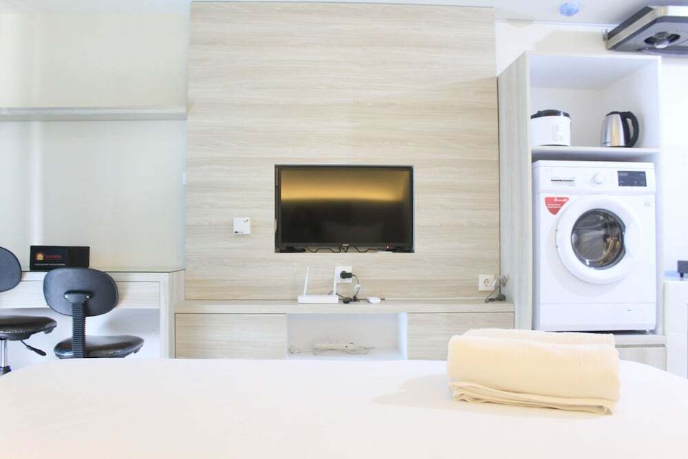 Джакарта: Cozy Living Studio At Westpoint Apartment