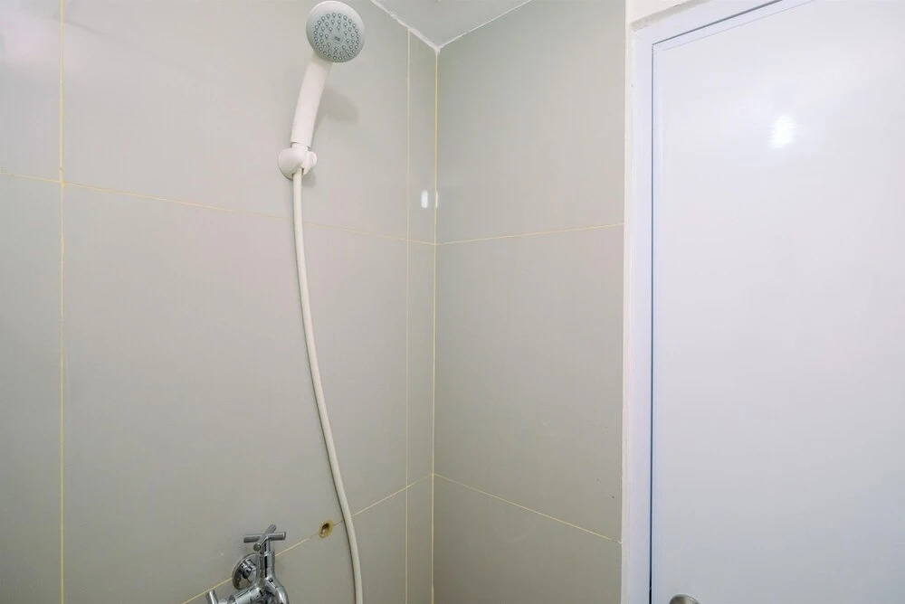 Богор: Comfortable And Minimalist Studio At Bogorienze Apartment