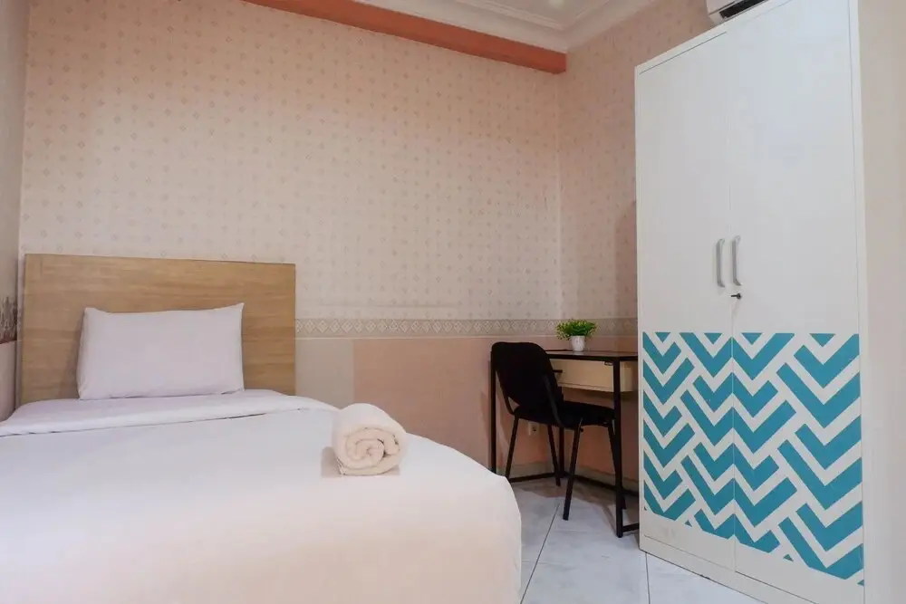 Сурабая: Enchanting Spacious 2Br+1 Apartment At Taman Beverly