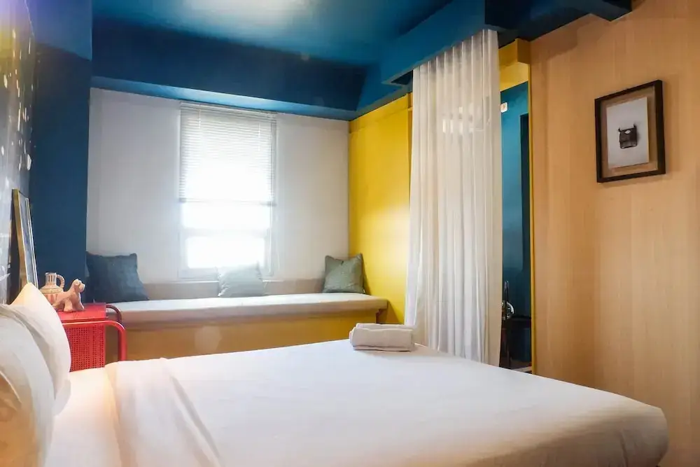 Сурабая: Exquisite 1Br Apartment At Puri Mas