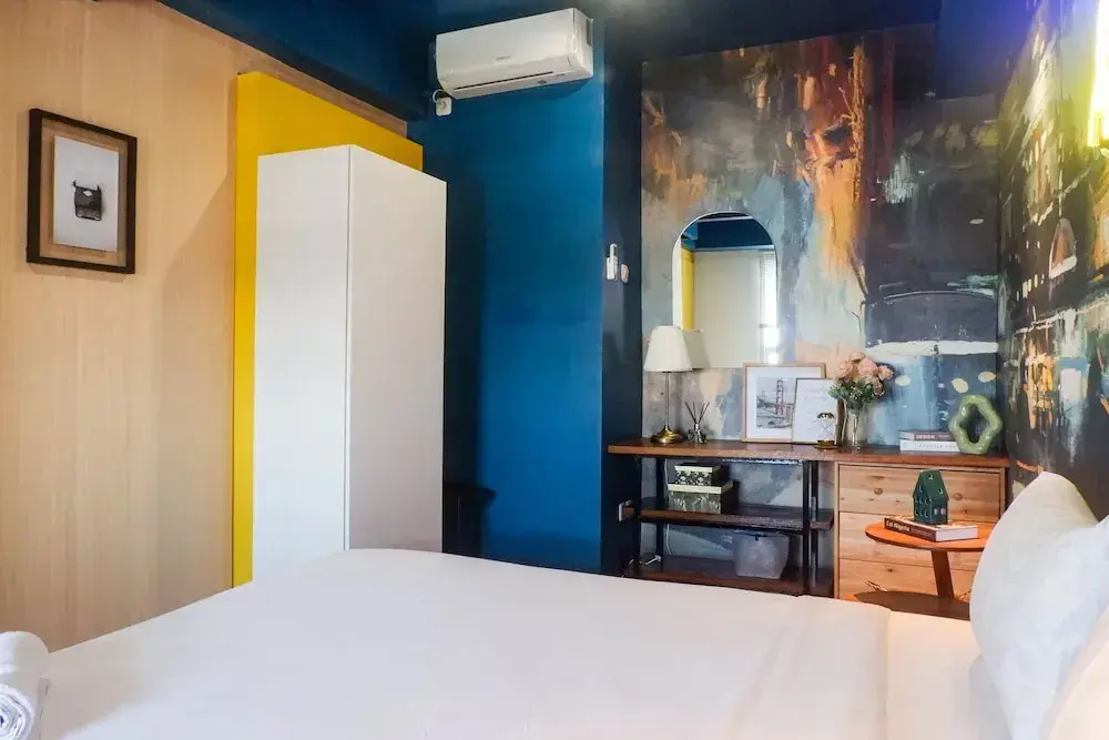 Сурабая: Exquisite 1Br Apartment At Puri Mas