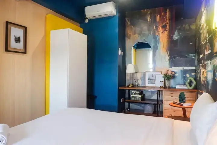 Сурабая: Exquisite 1Br Apartment At Puri Mas
