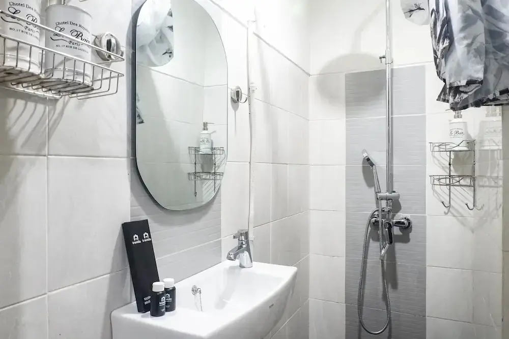 Сурабая: Exquisite 1Br Apartment At Puri Mas