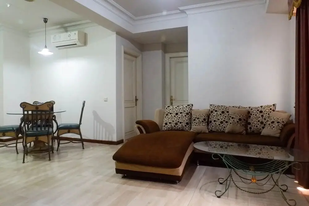 Сурабая: Vibrant And Spacious 2Br + 1 Apartment At Taman Beverly