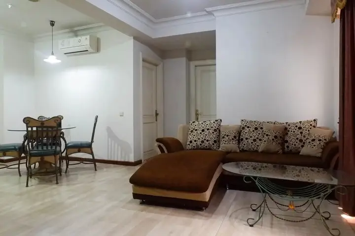 Сурабая: Vibrant And Spacious 2Br + 1 Apartment At Taman Beverly