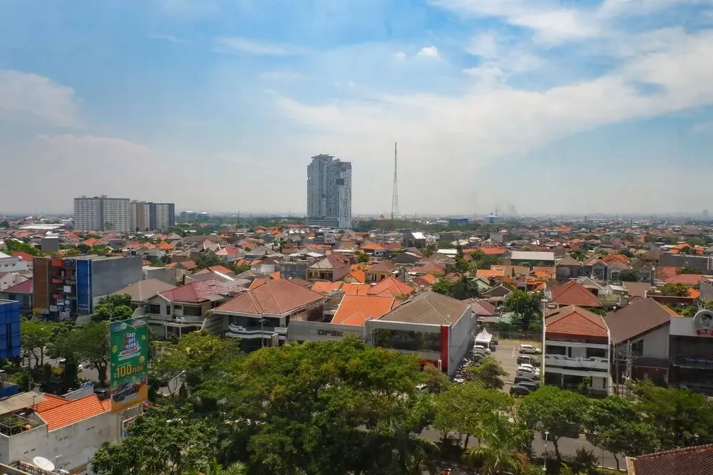 Сурабая: Vibrant And Spacious 2Br + 1 Apartment At Taman Beverly